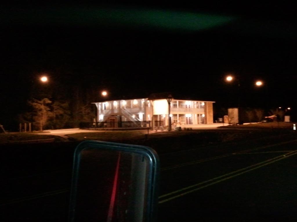 Topsail Shores Inn Sneads Ferry Exterior photo