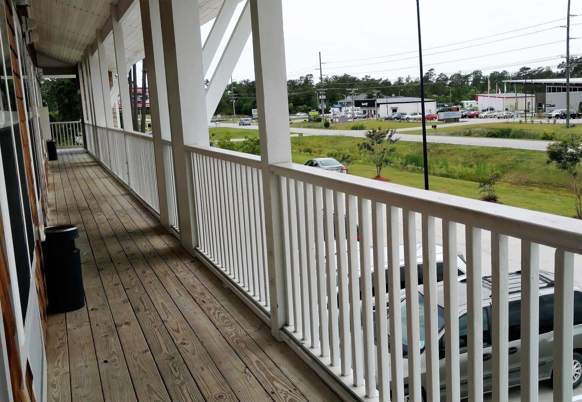 Topsail Shores Inn Sneads Ferry Exterior photo